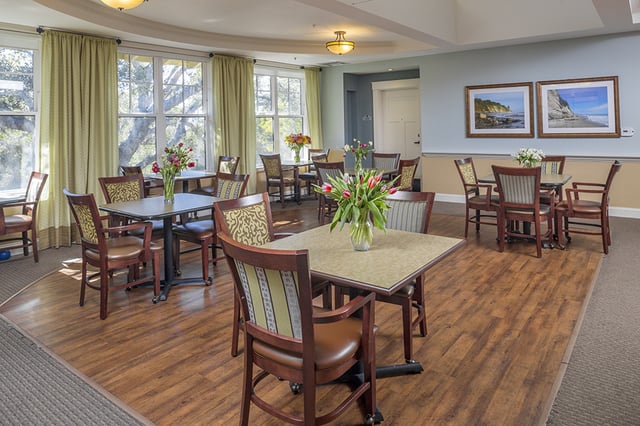 Oak_Cottage_Dining_Area_3-1